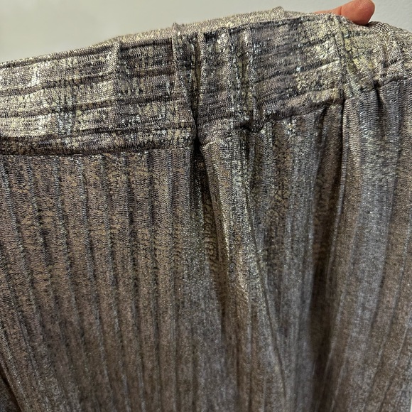 Metallic Accordion Skirt - Size 10 - Picture 4 of 11